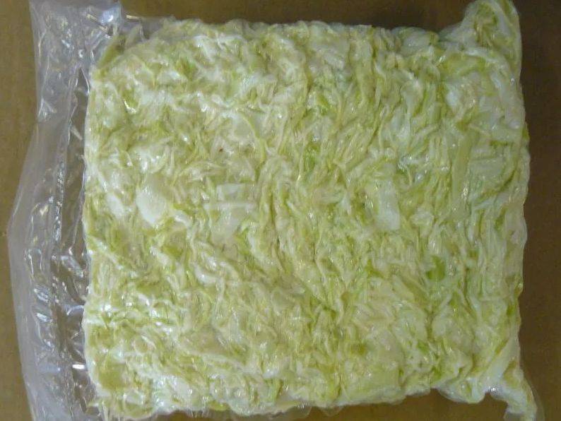 Можно ли замораживать свежую капусту в морозилке на зиму (кочаном, листьями, нашинкованную), как долго хранить овощ?