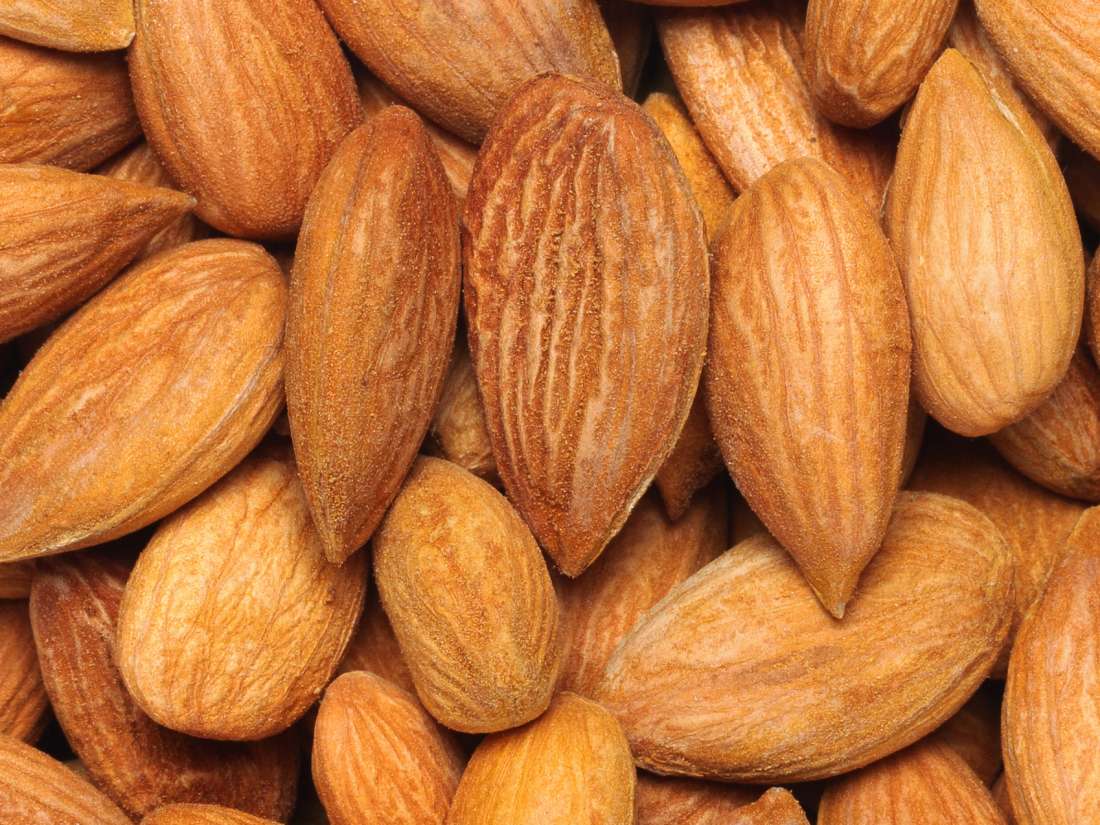 Горький миндаль: полезные свойства и противопоказания, витамины, применение и как выглядит орех, в чем польза и вред от употребления, почему горчит, можно ли есть?