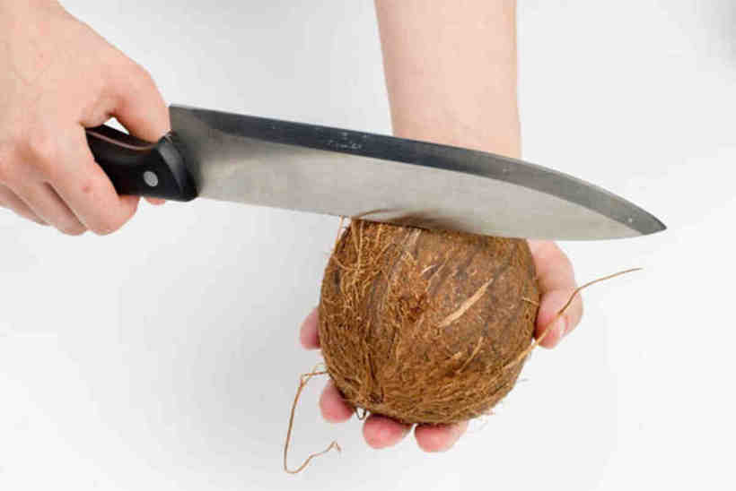 Как открыть кокос в домашних условиях правильно, быстро и легко, видео