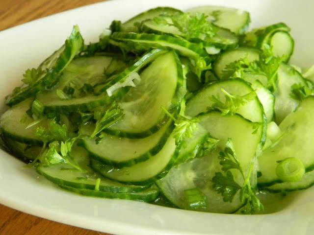 Салат из свежих огурцов. простые рецепты быстрых и вкусных салатов