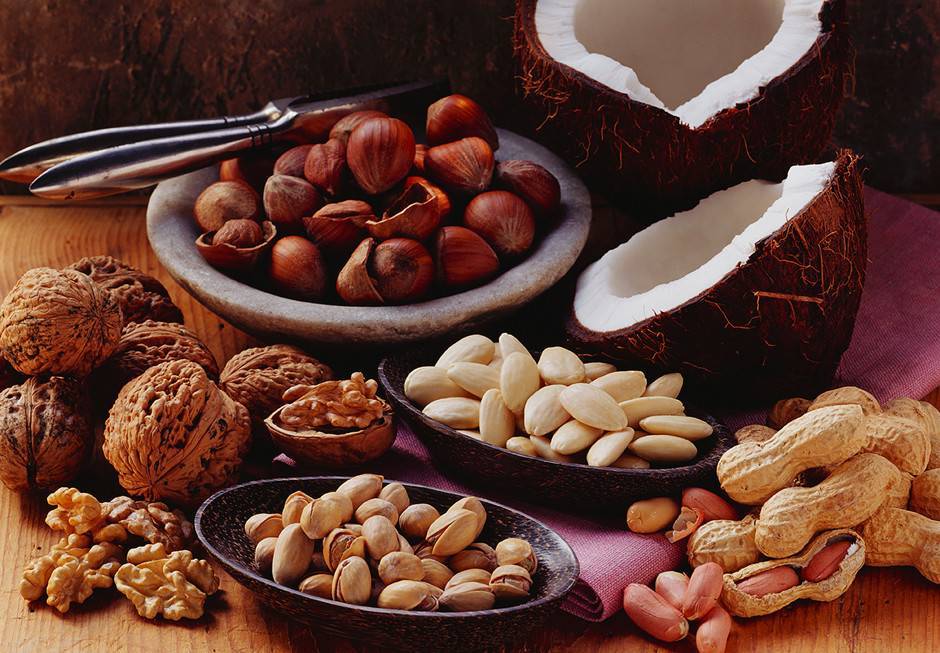Грецкие орехи при эрозивном гастрите, с повышенной и пониженной кислотностью желудка: польза и вред при употреблении и целебные рецепты с медом и спиртом