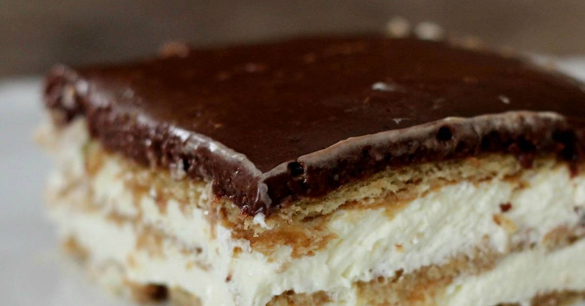 Вкуснющий торт-эклер без выпечки: этот десерт вскружит голову любому сладкоежке