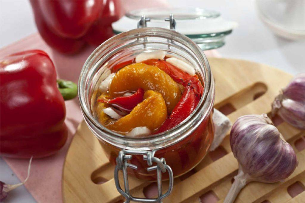 Перец на зиму. рецепты заготовки в масле, томатном соке, острый, с медом