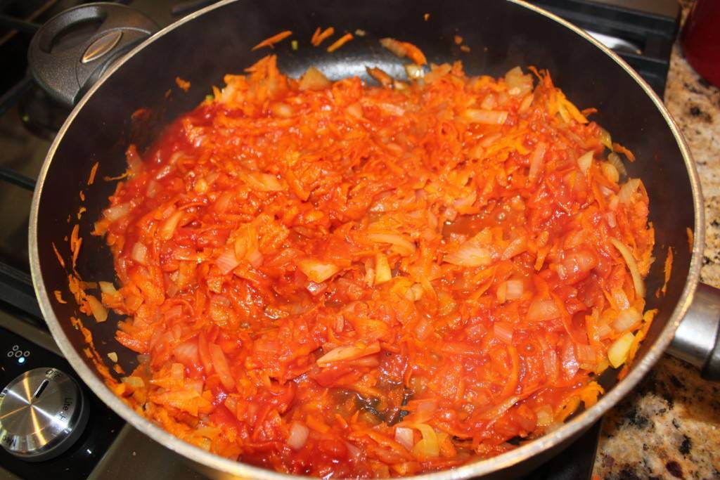 Лечо из зеленых помидор, перца, моркови и лука на зиму: рецепт