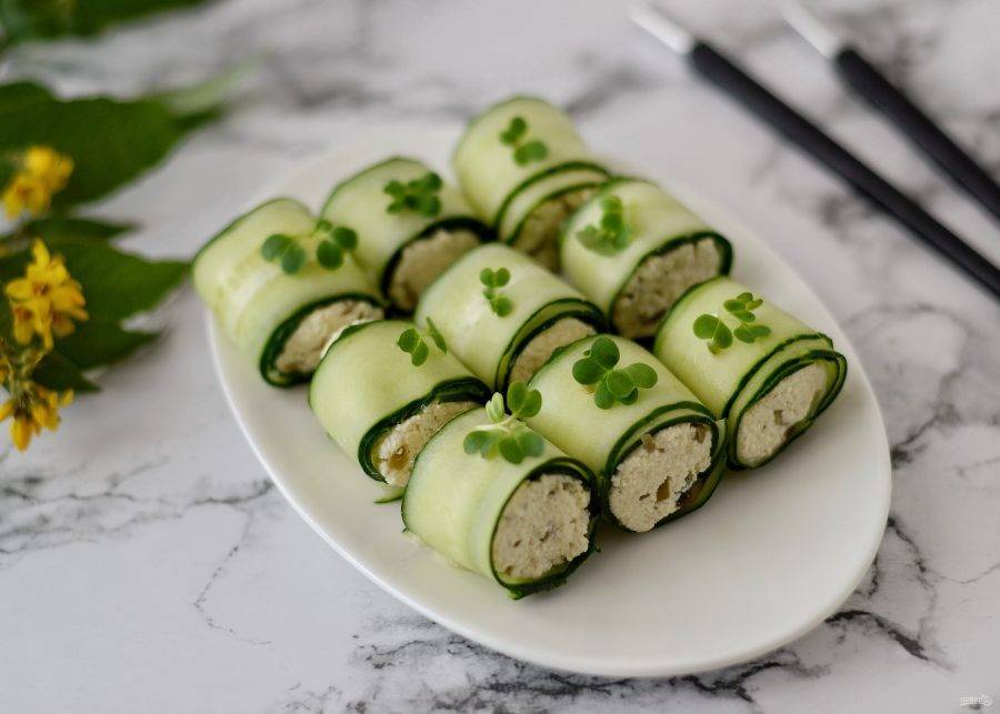 Малосольные огурцы с зеленью и чесноком быстрого приготовления – 8 рецептов с пошаговыми фото